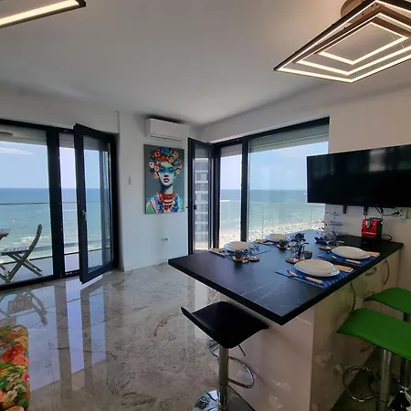 Queen Of The Sea- Endless Summer Mamaia Nord Apartment Navodari