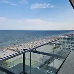 Queen Of The Sea- Endless Summer Mamaia Nord Apartment