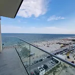 Queen Of The Sea- Endless Summer Mamaia Nord Apartment *
